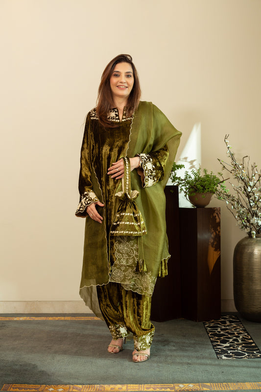 Kaner Mehndi Green Makhmal Embroidered  Kurta Set With Pure Silk Organza Dupatta