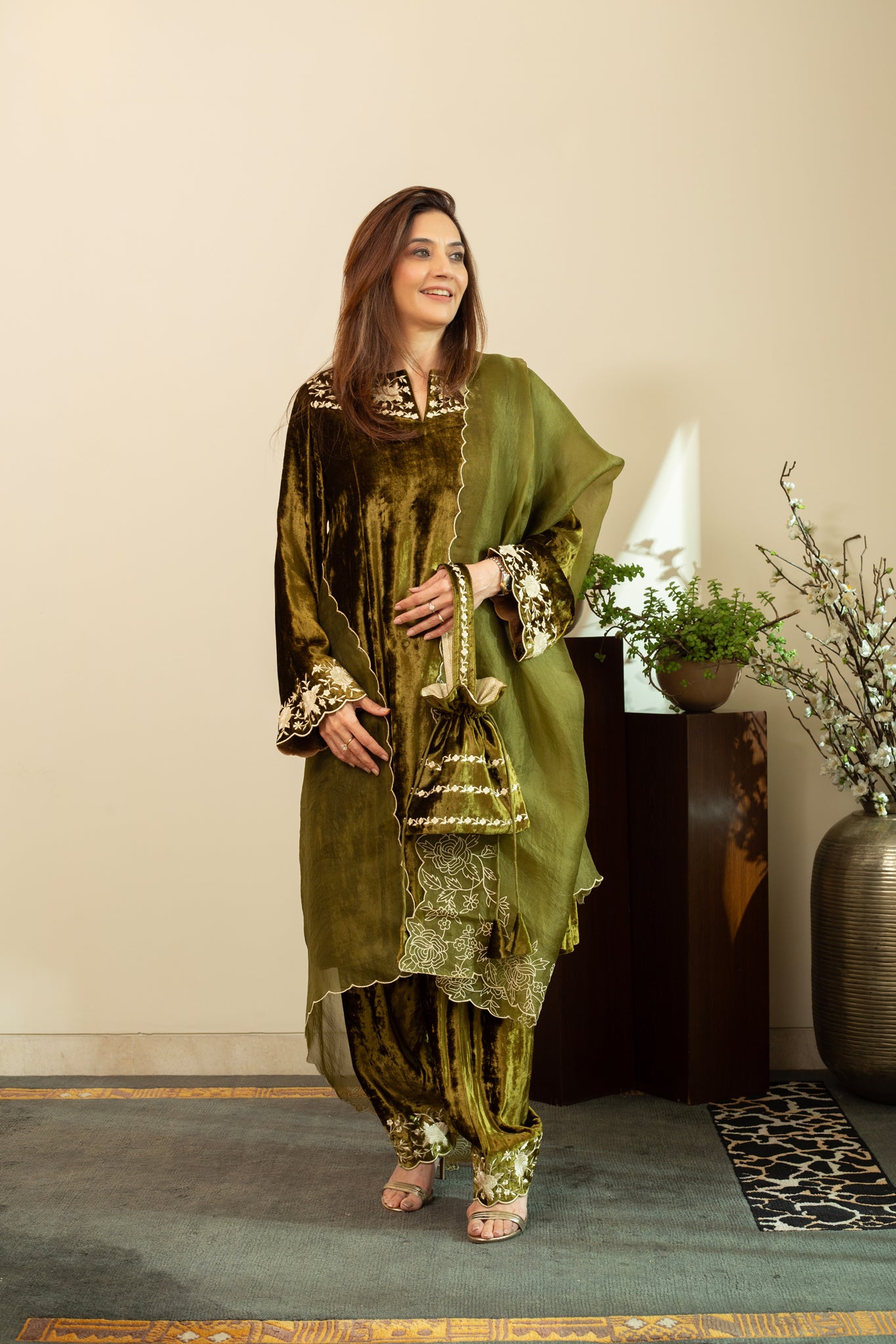 Mehndi Green Makhmal Embroidered Kurta Set With Pure Silk Organza Dupatta