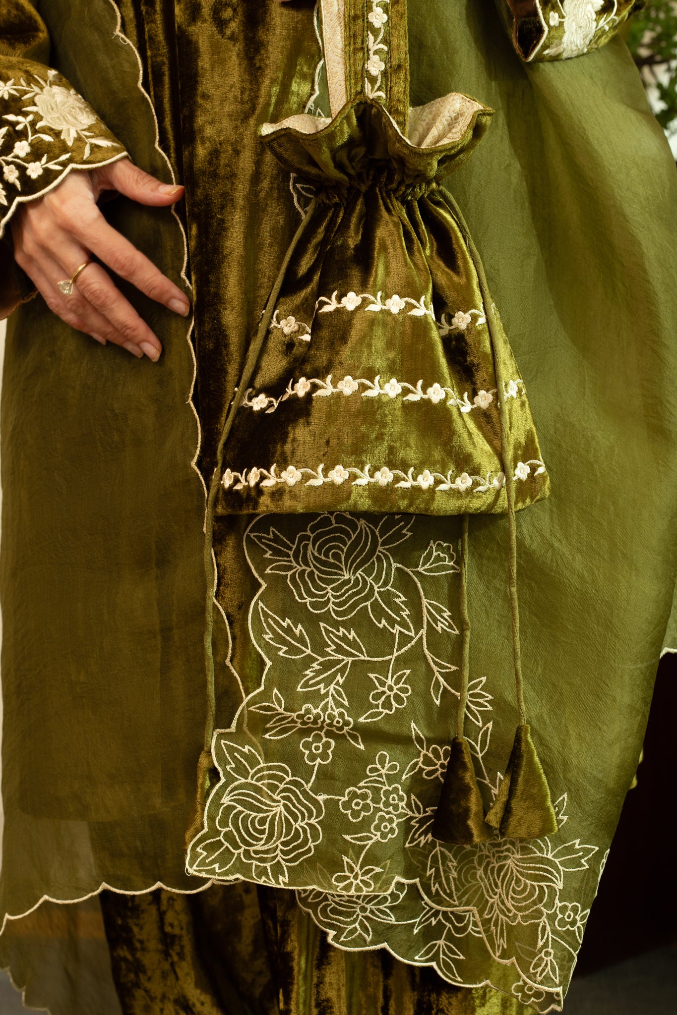 Mehndi Green Makhmal Embroidered Kurta Set With Pure Silk Organza Dupatta