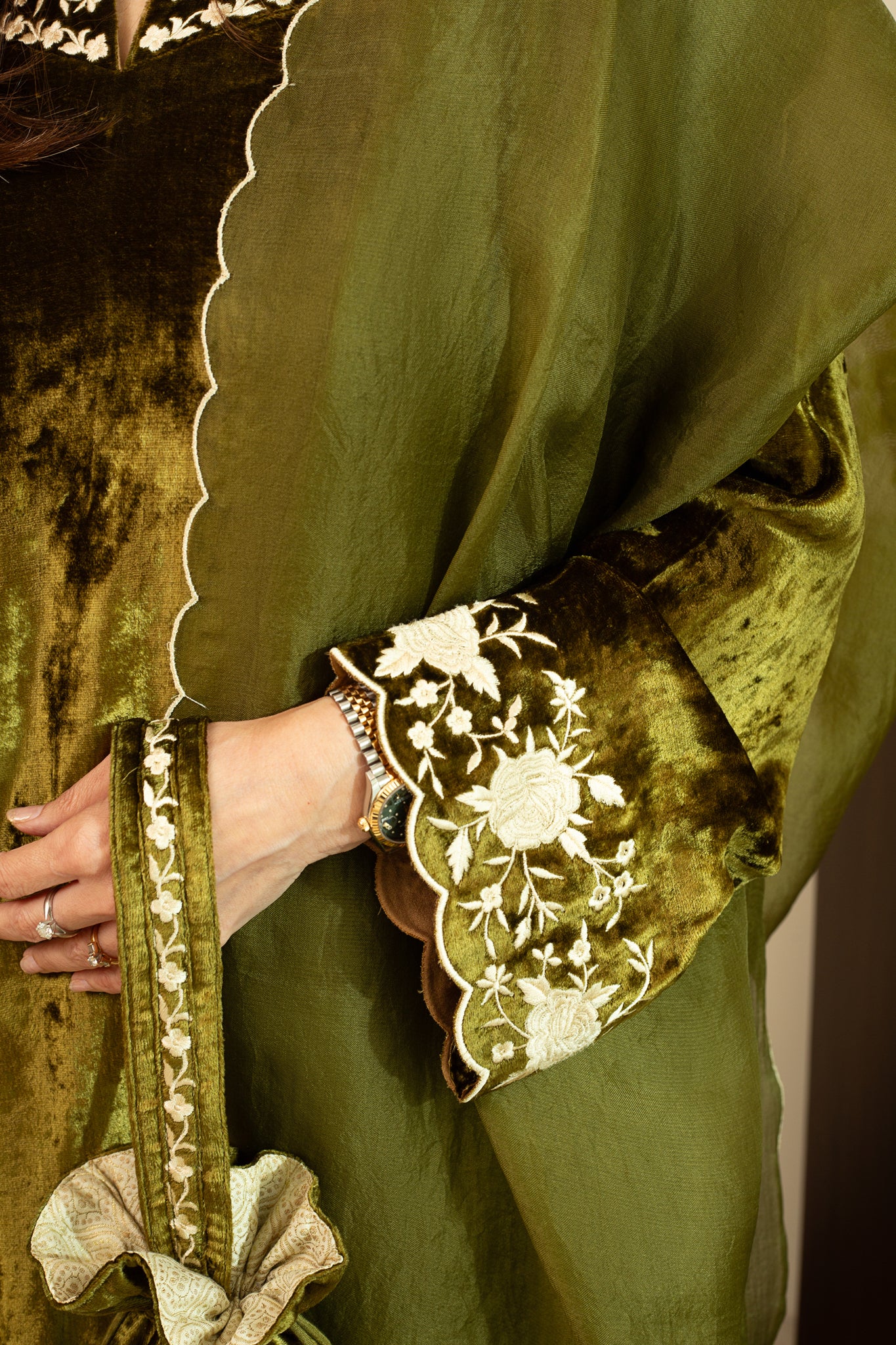 Mehndi Green Makhmal Embroidered Kurta Set With Pure Silk Organza Dupatta