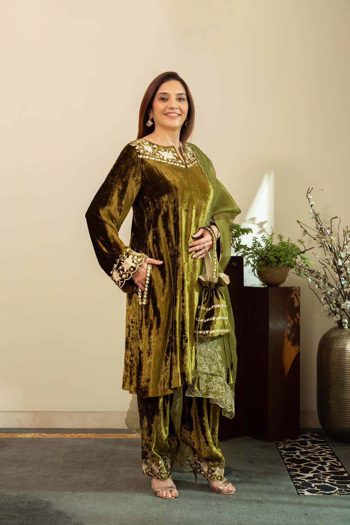 Mehndi Green Makhmal Embroidered Kurta Set With Pure Silk Organza Dupatta