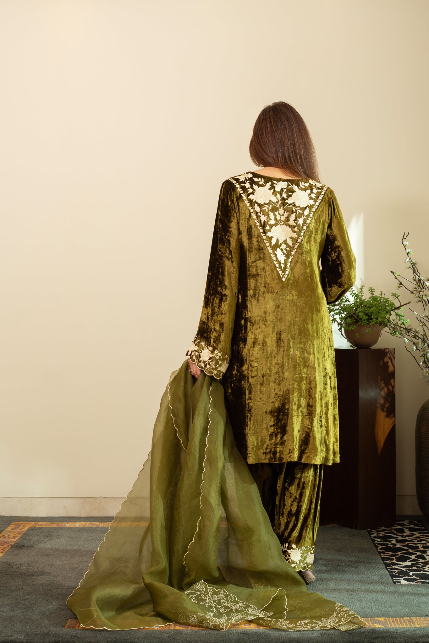 Mehndi Green Makhmal Embroidered Kurta Set With Pure Silk Organza Dupatta