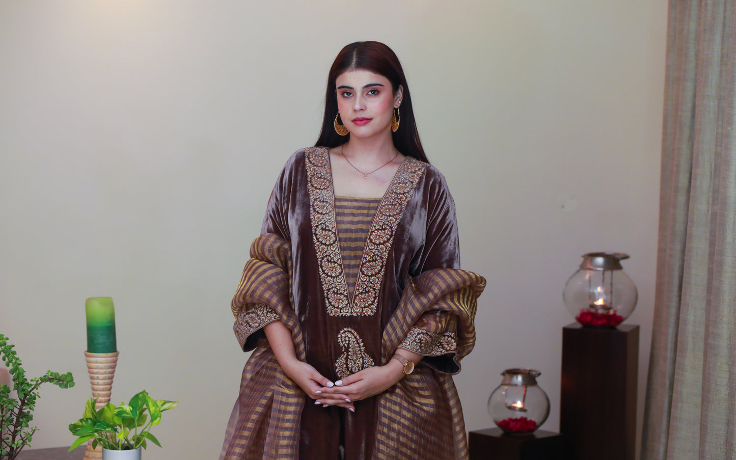 CINNAMON BROWN SILK VELVET KASHMIRI EMBROIDERED KAFTAN KURTA SET WITH PURE ORGANZA TISSUE DUPATTA