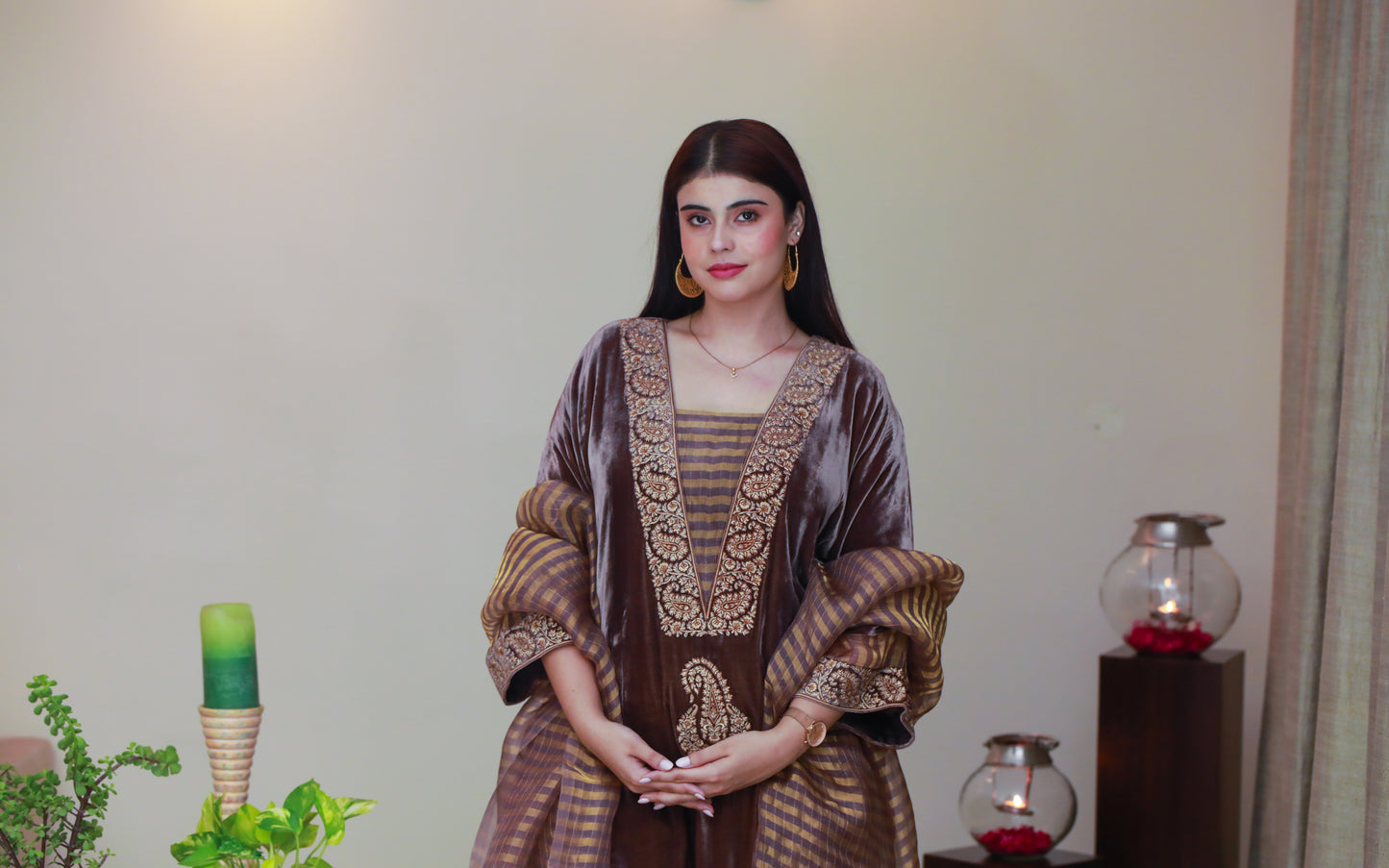 CINNAMON BROWN SILK VELVET KASHMIRI EMBROIDERED KAFTAN KURTA SET WITH PURE ORGANZA TISSUE DUPATTA