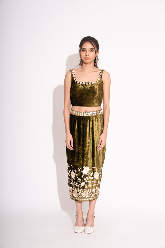 Mehndi Green 3D Flower Makhmal Blouse with Makhmal Embroidered Straight Skirt with Back Slit 2 Pc Set