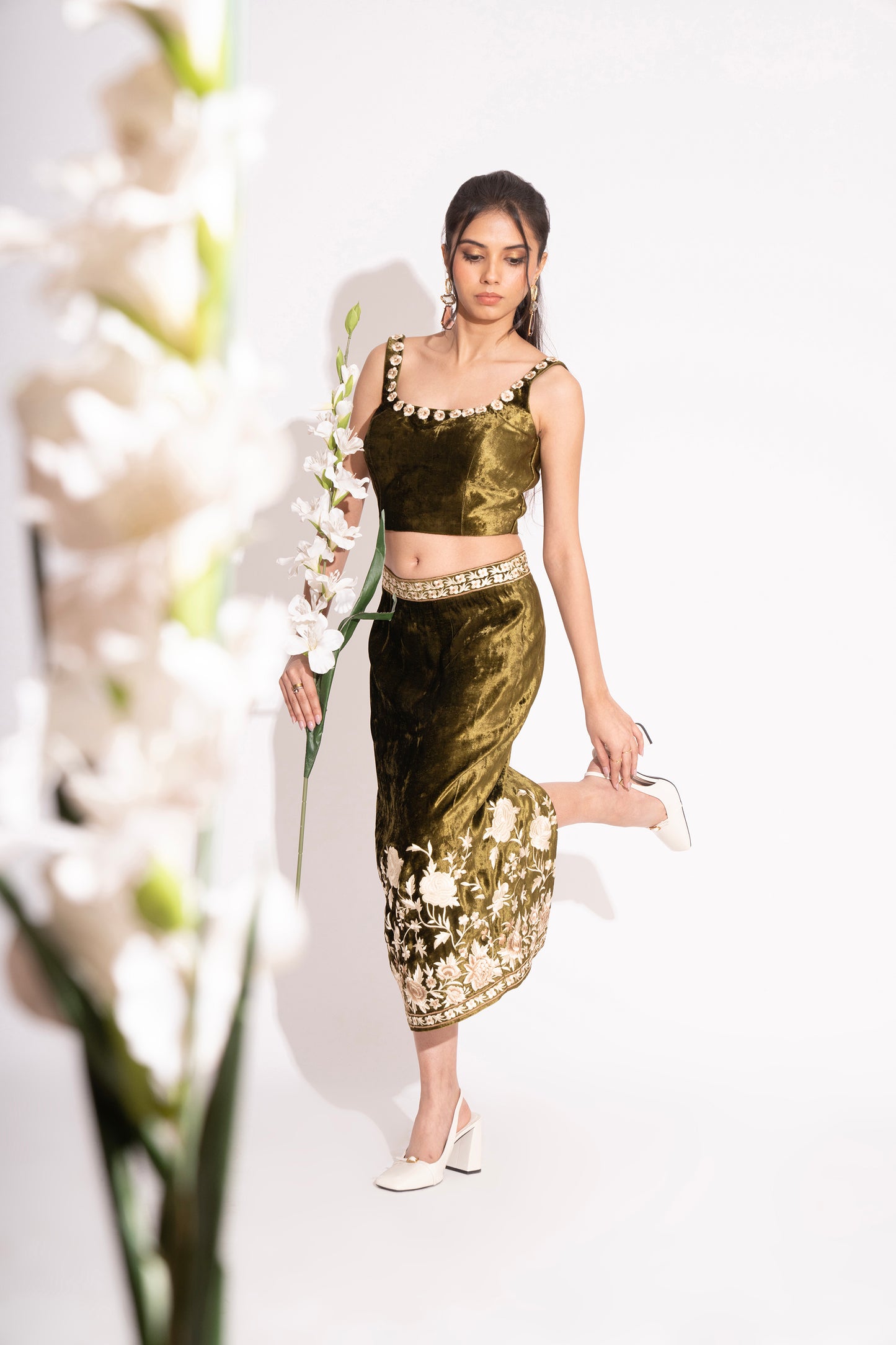 Mehndi Green 3D Flower Makhmal Blouse with Makhmal Embroidered Straight Skirt with Back Slit 2 Pc Set