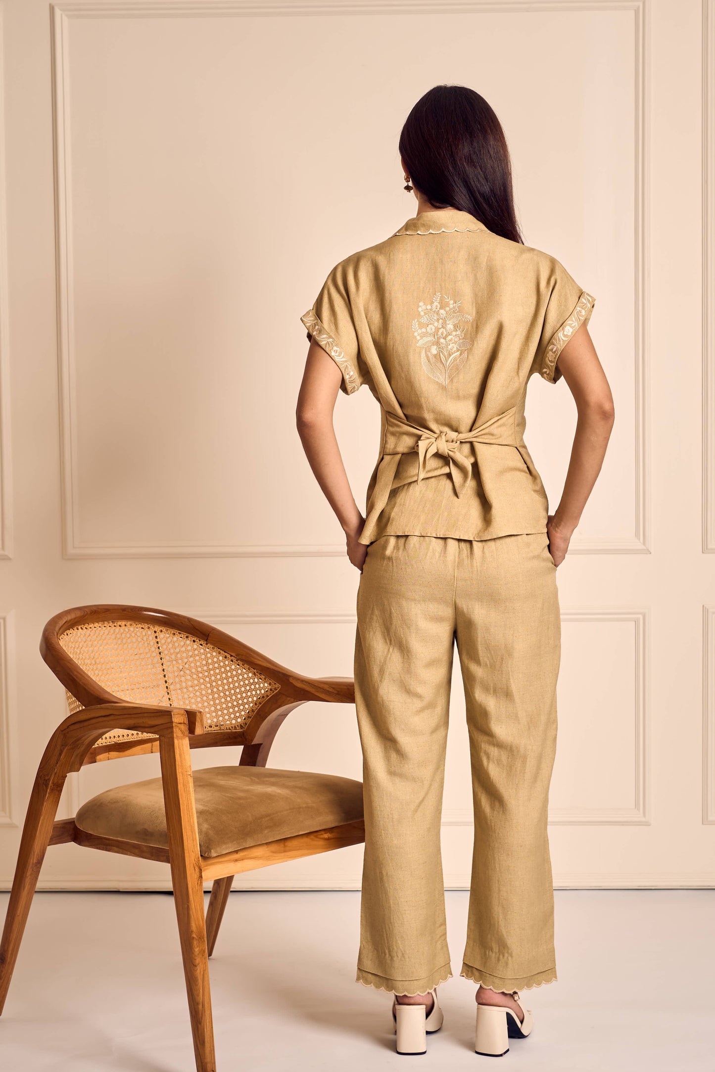 PEARL WHIM SAGE LINEN Scallop collar shirt with Placement flower and embroidery pant Set
