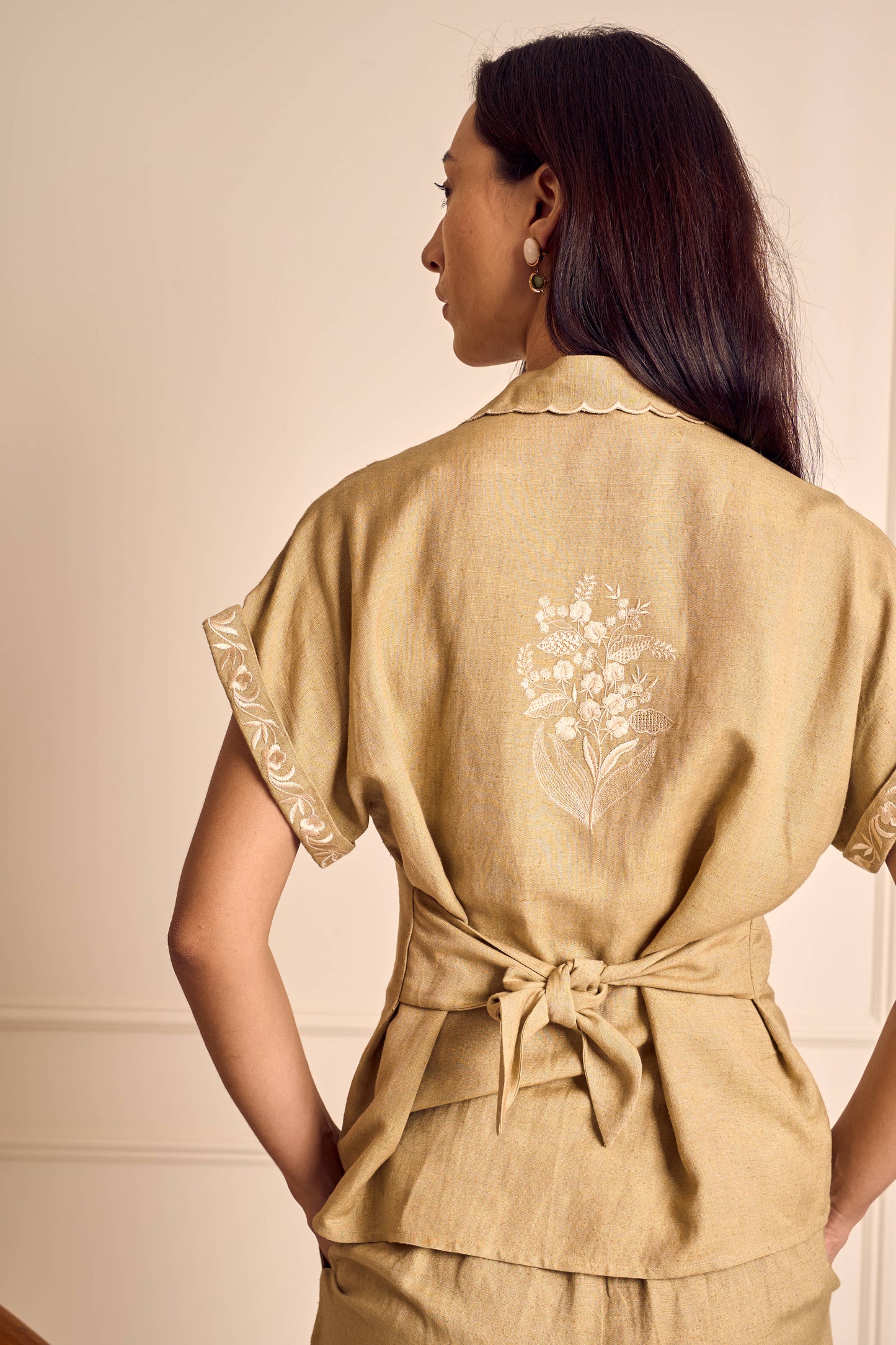 PEARL WHIM SAGE LINEN Scallop collar shirt with Placement flower and embroidery pant Set