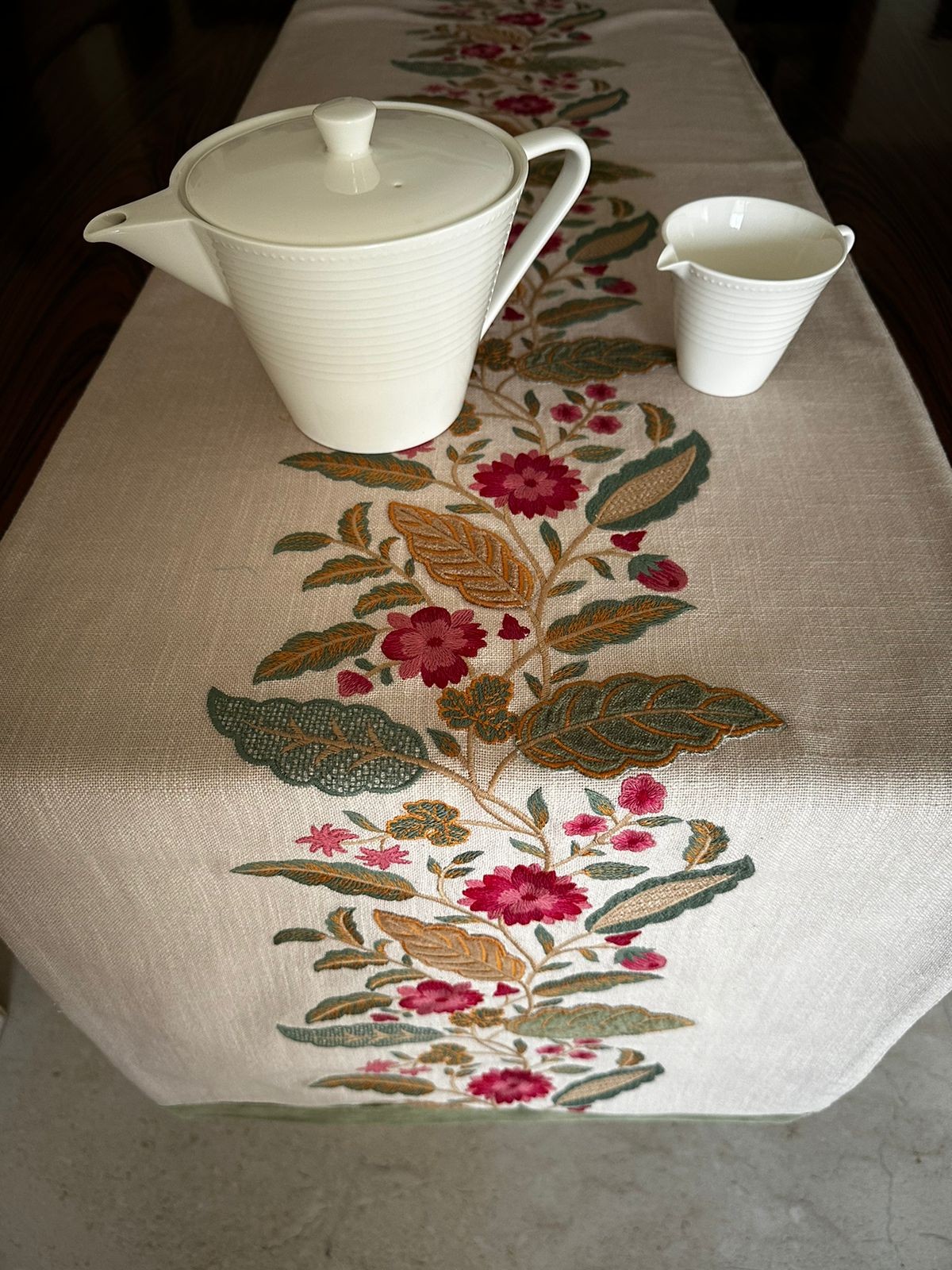 COTTON VELVET APPLIQUE TABLE RUNNER