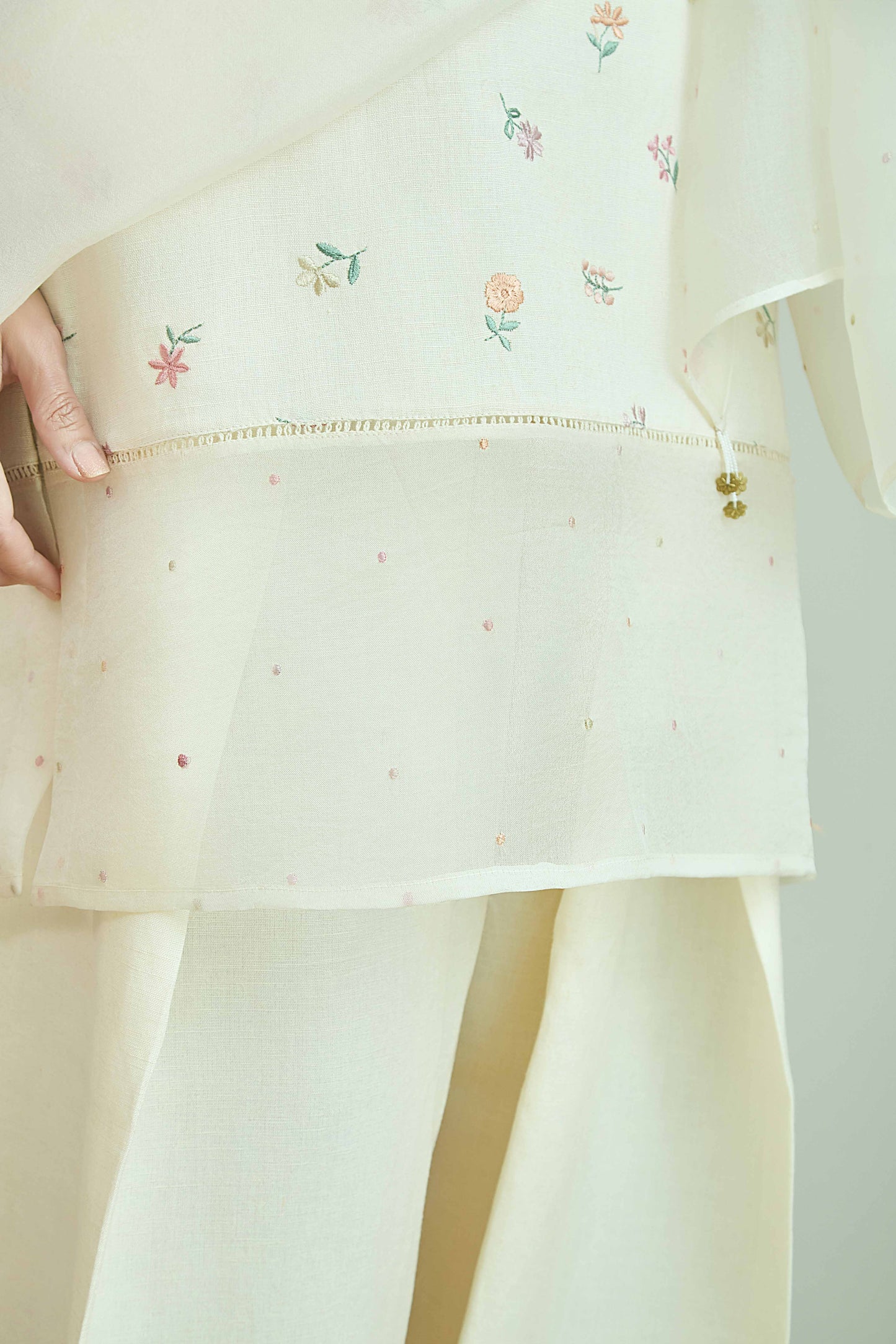 Chand Gulzar Ivory - Linen Farshi Salwar Set