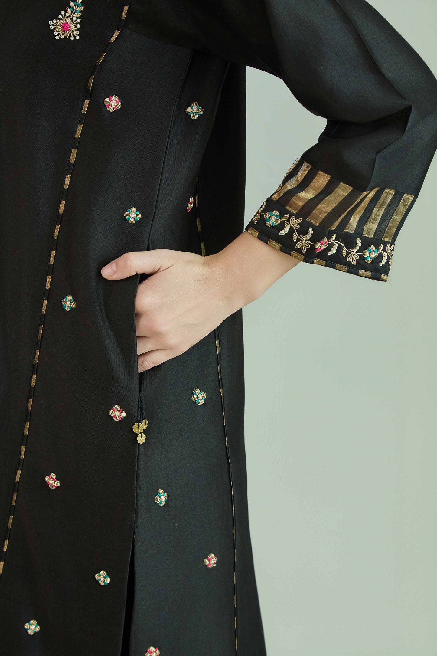 Raaz-e-Bahar Black - Pure Silk Chanderi Set