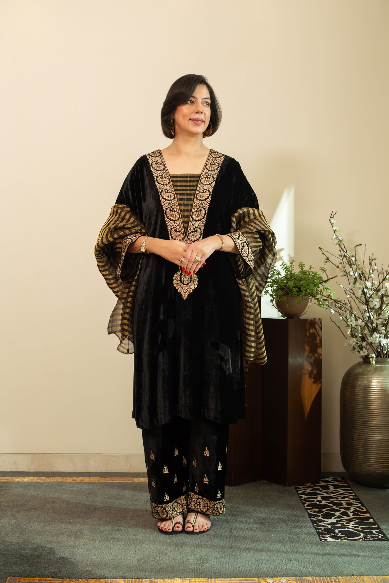 BLACK SILK VELVET KASHMIRI EMBROIDERED KAFTAN KURTA SET WITH PURE TISSUE ORGANZA TISSUE DUPATTA