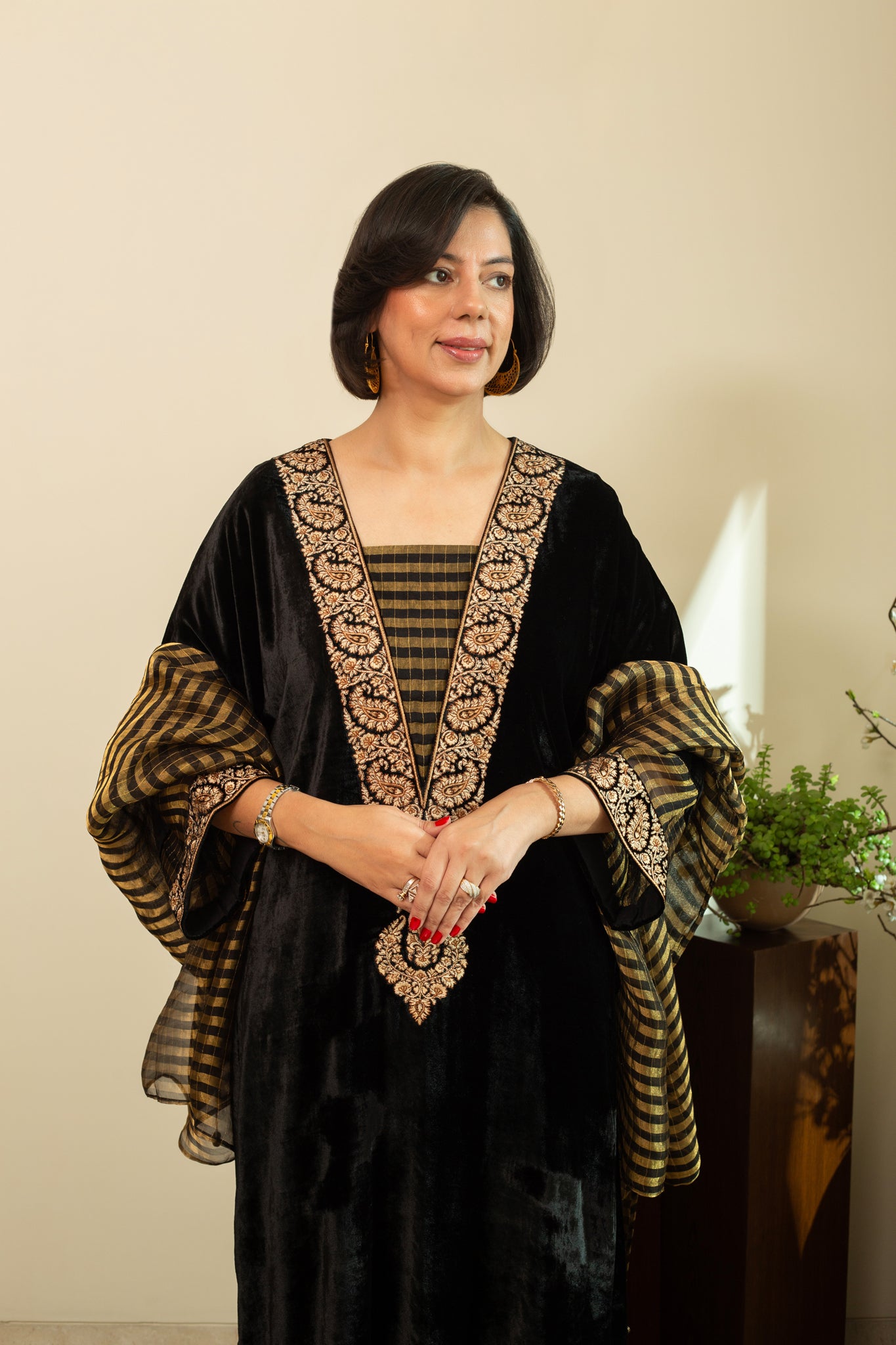 BLACK SILK VELVET KASHMIRI EMBROIDERED KAFTAN KURTA SET WITH PURE TISSUE ORGANZA TISSUE DUPATTA