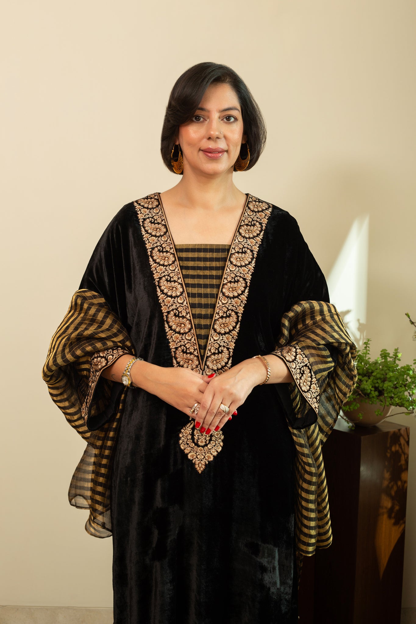 BLACK SILK VELVET KASHMIRI EMBROIDERED KAFTAN KURTA SET WITH PURE TISSUE ORGANZA TISSUE DUPATTA