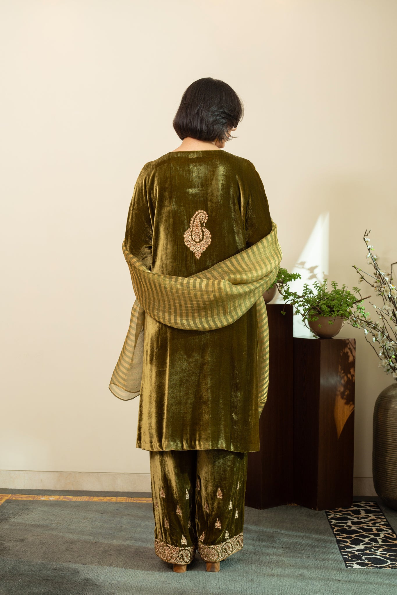 Mehndi Green Silk Velvet Kashmiri Embroidered Kaftan Kurta Set With Pure Organza Tissue Dupatta