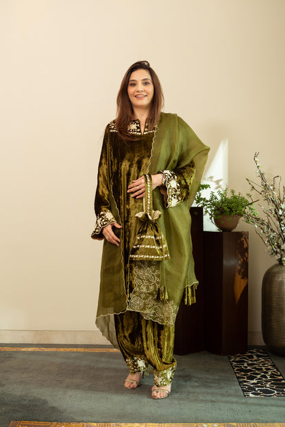 Mehndi Green Makhmal Embroidered  Kurta Set With Pure Silk Organza Dupatta