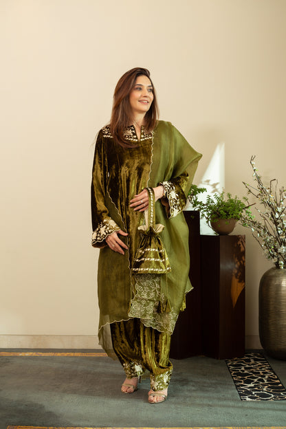 Mehndi Green Makhmal Embroidered  Kurta Set With Pure Silk Organza Dupatta