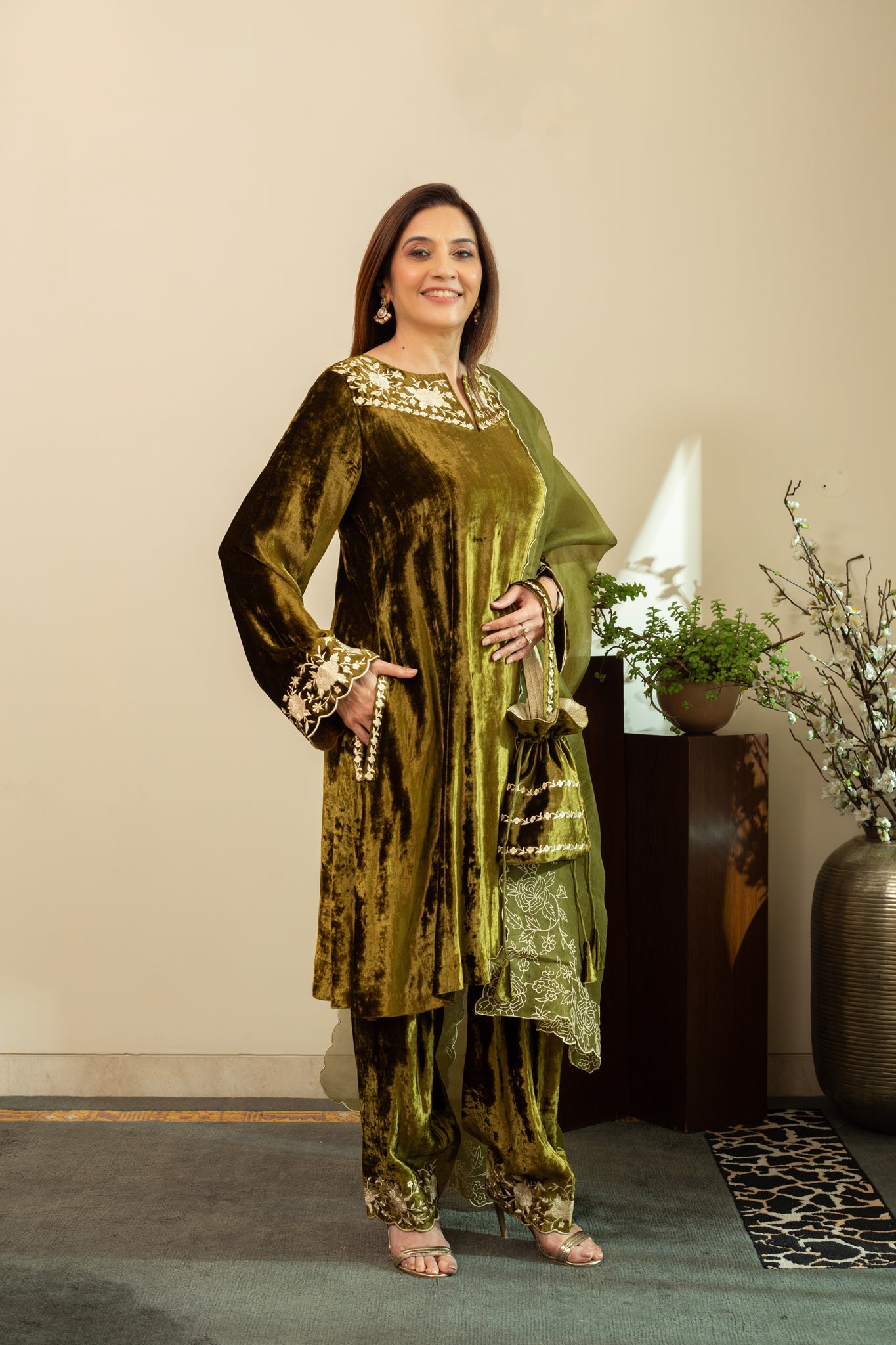 Mehndi Green Makhmal Embroidered  Kurta Set With Pure Silk Organza Dupatta