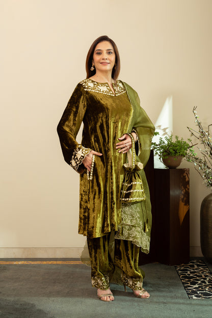 Mehndi Green Makhmal Embroidered  Kurta Set With Pure Silk Organza Dupatta