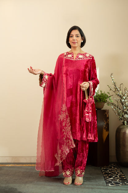 KANER Rani Pink Makhmal Velvet Kurta Set with Dupatta