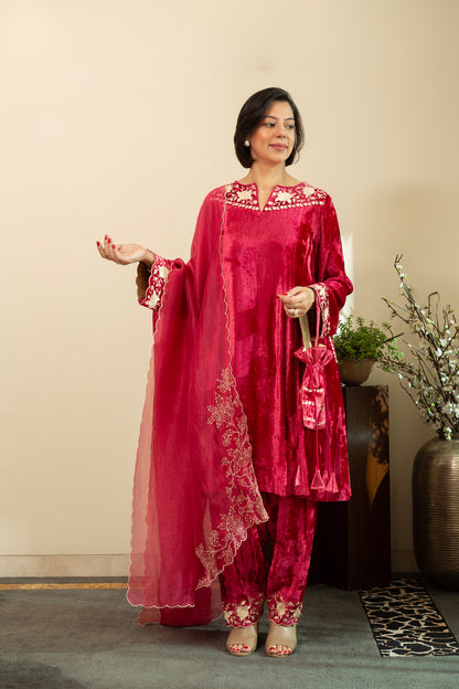 KANER Rani Pink Makhmal Velvet Kurta Set with Dupatta