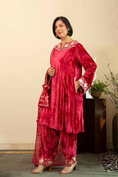 KANER Rani Pink Makhmal Velvet Kurta Set with Dupatta