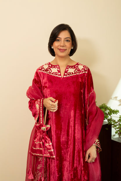 KANER Rani Pink Makhmal Velvet Kurta Set with Dupatta