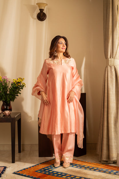 Kaner Pastel Peach Embroidered Pure Silk Chanderi 3 Pc Kurta Set with pure organza scallop dupatta