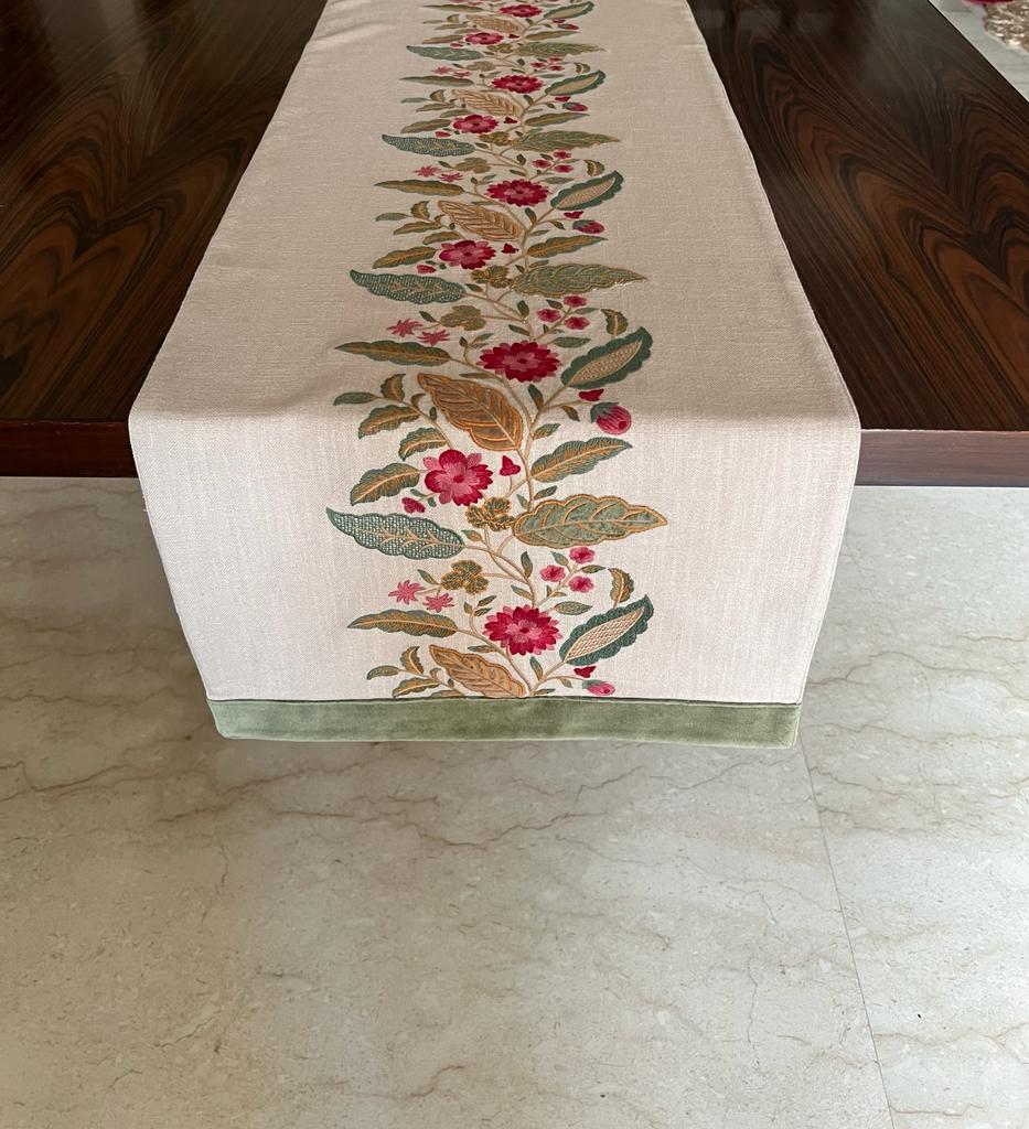 COTTON VELVET APPLIQUE TABLE RUNNER