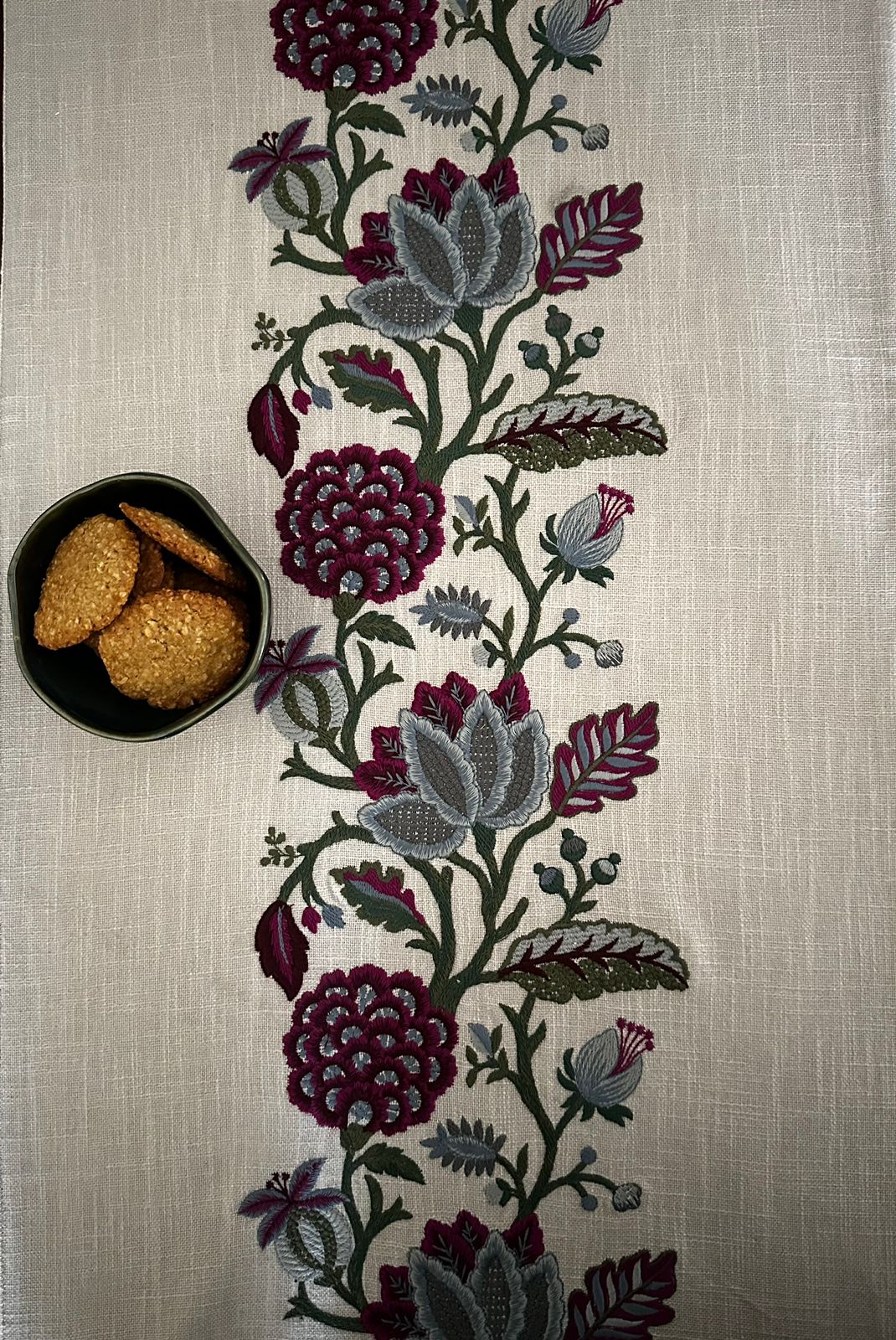 SAND FLORAL WINE EMBROIDERY TABLE RUNNER WITH TASSLES