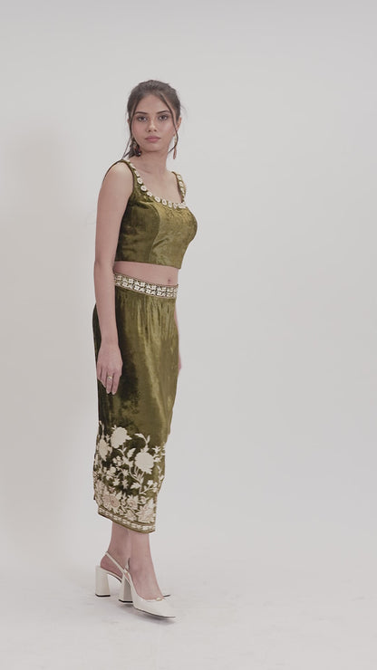 Mehndi Green 3D Flower Makhmal Blouse with Makhmal Embroidered Straight Skirt with Back Slit 2 Pc Set